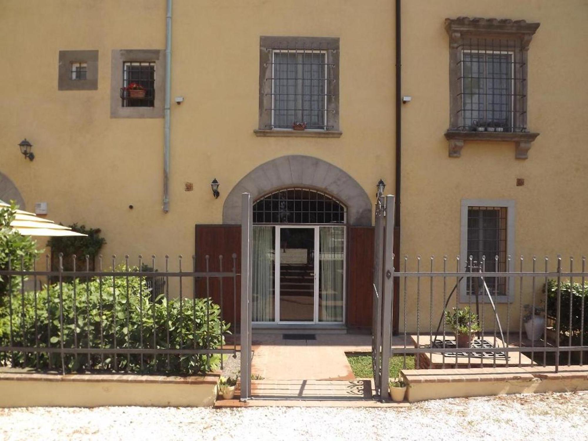 Charming Apartment In Empoli With Private Garden Exteriör bild