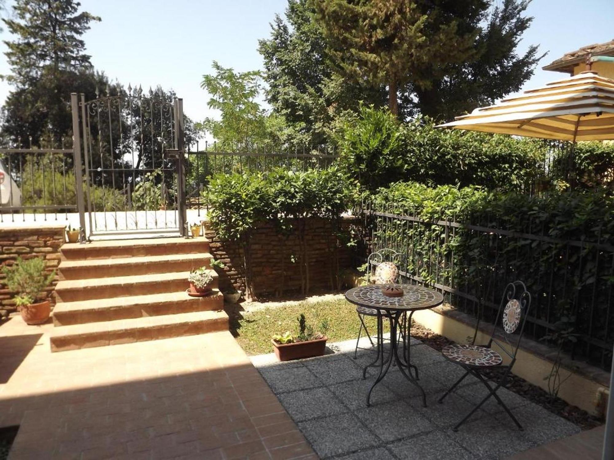 Charming Apartment In Empoli With Private Garden Exteriör bild