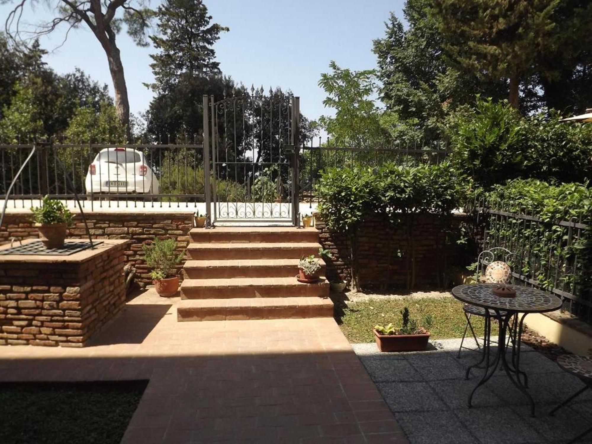 Charming Apartment In Empoli With Private Garden Exteriör bild